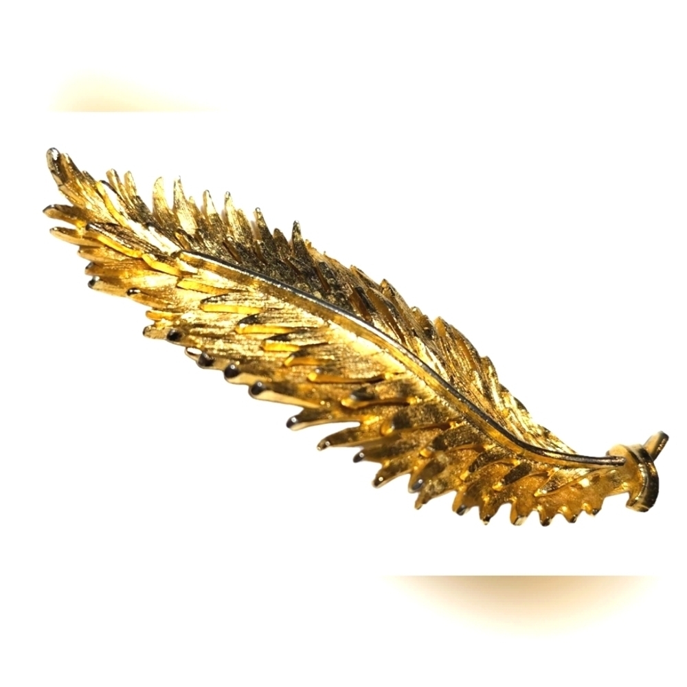 Vintage Gold Tone Feather Brooch - Picture 2 of 3